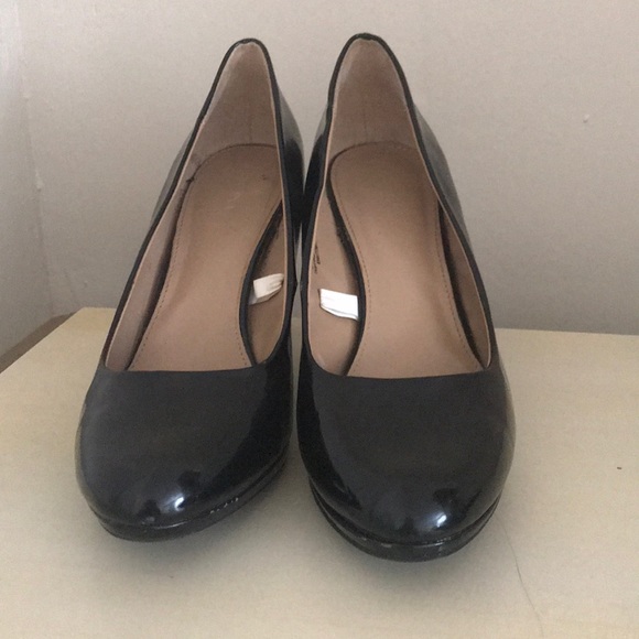 A pair of black, 9.5 sized heels from Merona - Picture 3 of 4